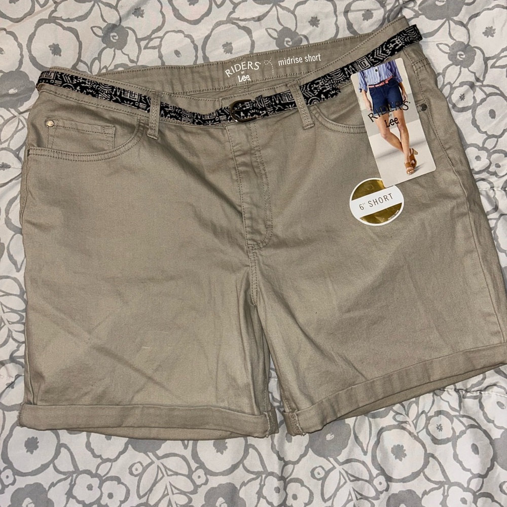 Sz16 Lee Riders Midrise Women’s Khaki Bermuda Shorts